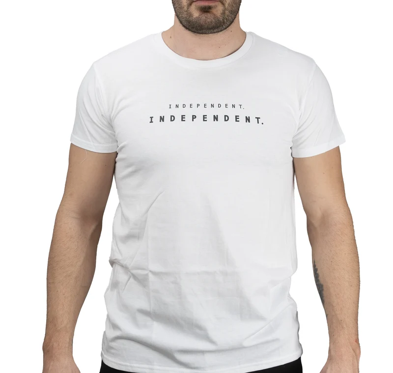 T-shirt blanc avec l'inscription « INDEPENDENT »