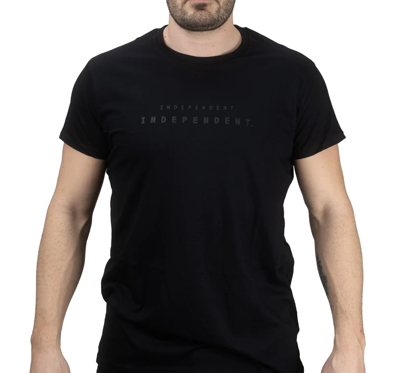 T-shirt noir avec l'inscription « INDEPENDENT »